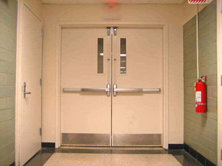Fire-retardant door installation near Gatineau