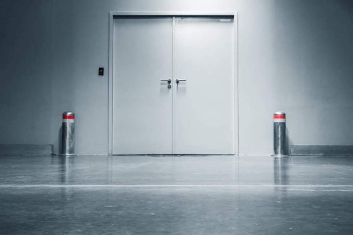 Commercial fire-retardant door installation near Gatineau