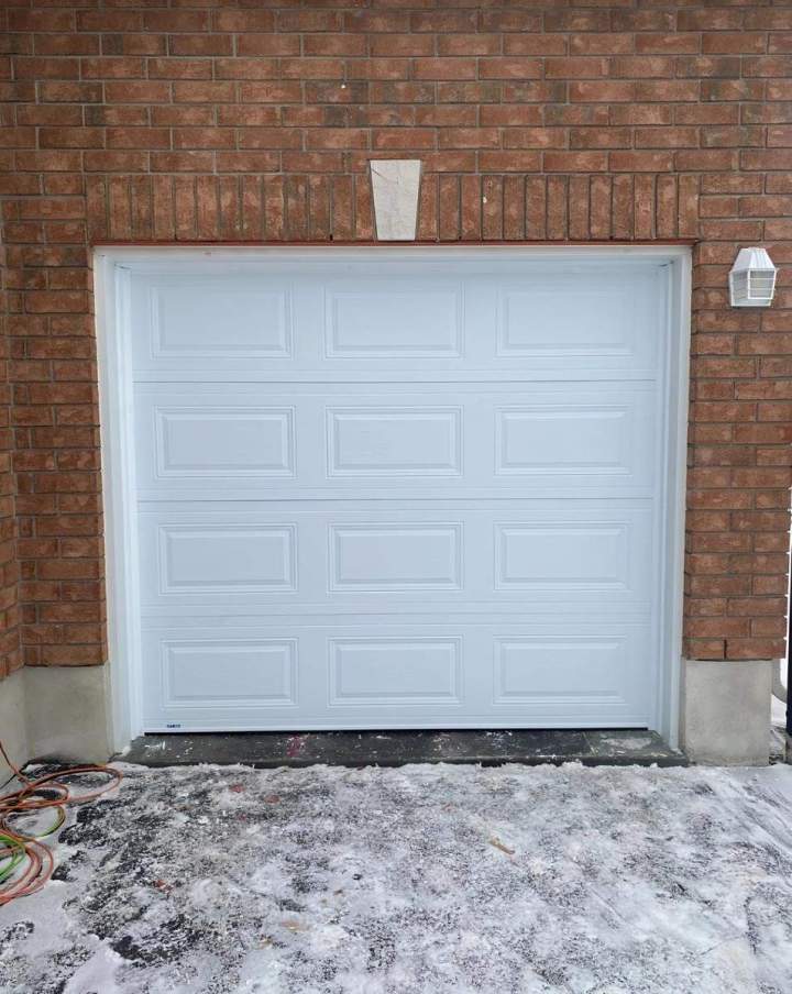 Garage door design with windows Gatineau