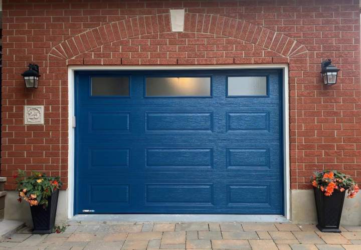 Garage door with built in wicket door Gatineau