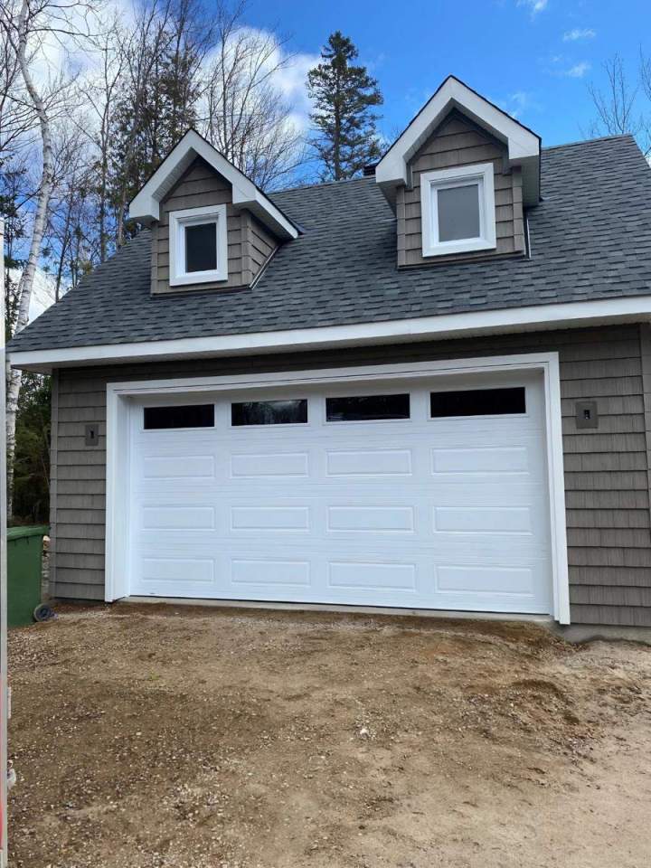 Garage door with built in wicket door Gatineau