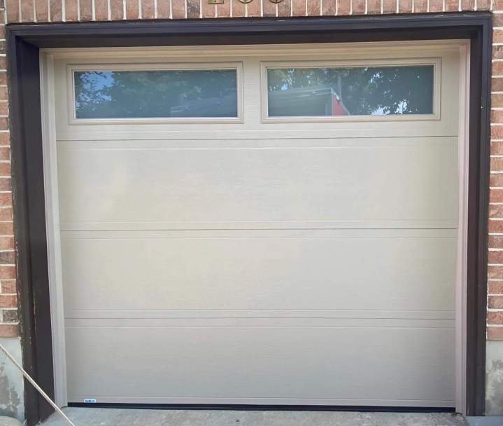 Modern garage door design Gatineau